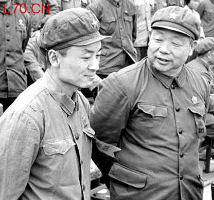 从毛远新的“老大哥”到粉碎四人帮的执行者，他凭什么全身而退？